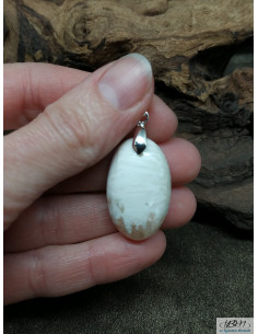 Pendentif en Scolécite de 29.1 * 17.5 mm de forme ovale de La Bijouterie Minérale