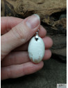 Pendentif en Scolécite de 29.1 * 17.5 mm de forme ovale de La Bijouterie Minérale