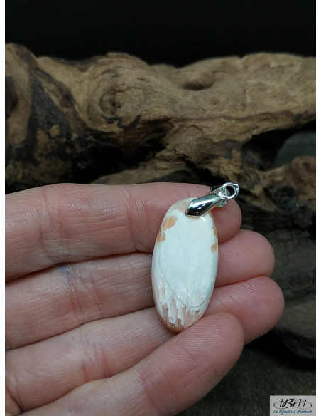 Pendentif en Scolécite de 13.4 * 27.7 mm de forme ovale de La Bijouterie Minérale
