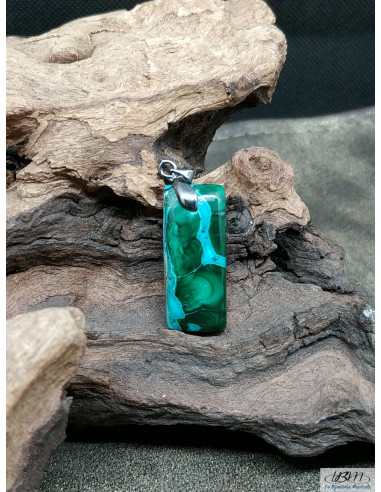 Pendentif de Malachite de 28.9 * 12 mm de forme rectangulaire de La Bijouterie Minérale