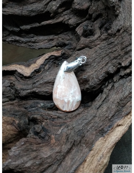Pendentif en Scolécite de 28 * 15.9 mm finition druze en forme de goutte d'eau de La Bijouterie Minérale