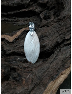 Pendentif en Scolécite de 33.6 * 15.4 mm finition druze en forme ovale de La Bijouterie Minérale 2