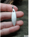 Pendentif en Scolécite de 36.1 * 10.2 mm forme allongée de La Bijouterie Minérale