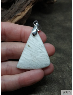 Pendentif en Scolécite de 37.9 * 26.8 mm forme triangulaire