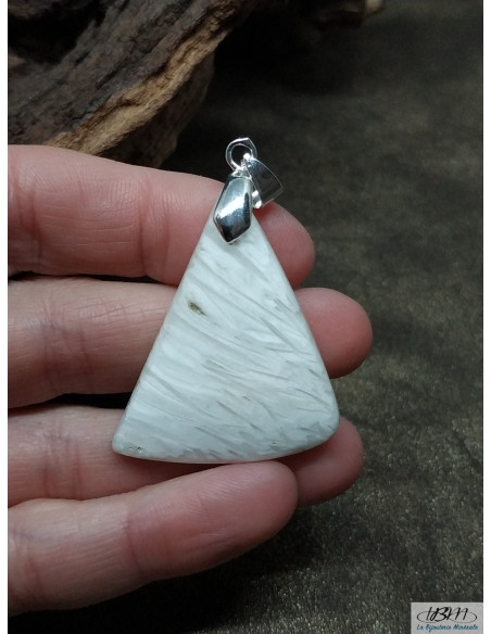 Pendentif en Scolécite de 37.9 * 26.8 mm forme triangulaire