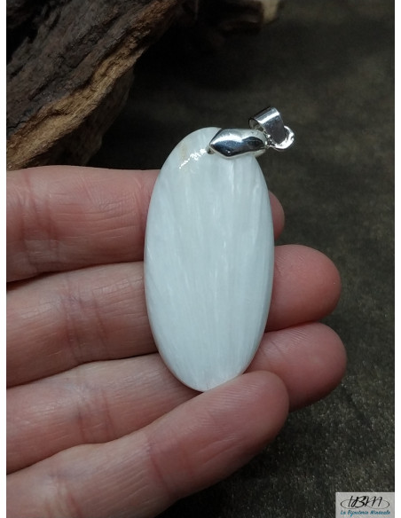 Pendentif en Scolécite de 41.4 * 20.7 mm forme ovale de La Bijouterie Minérale
