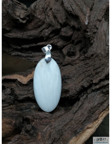 Pendentif en Scolécite de 41.4 * 20.7 mm forme ovale de La Bijouterie Minérale