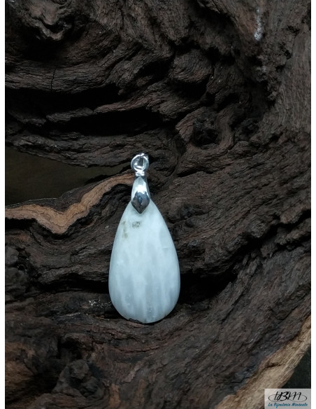 Pendentif en Scolécite de 31.1 * 16.9 mm forme goutte d'eau de La Bijouterie Minérale