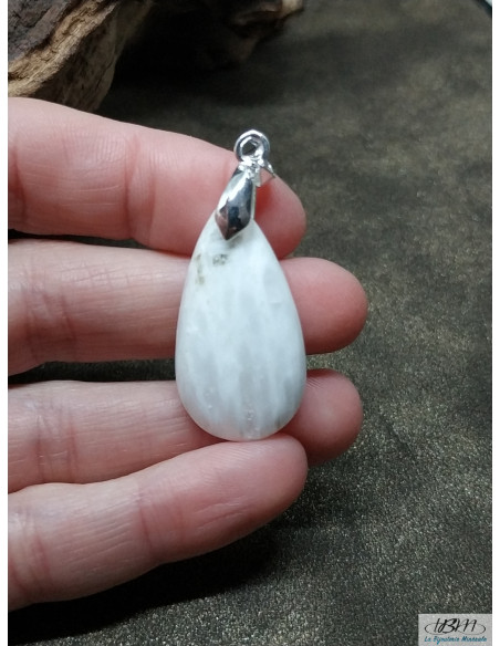 Pendentif en Scolécite de 31.1 * 16.9 mm forme goutte d'eau de La Bijouterie Minérale