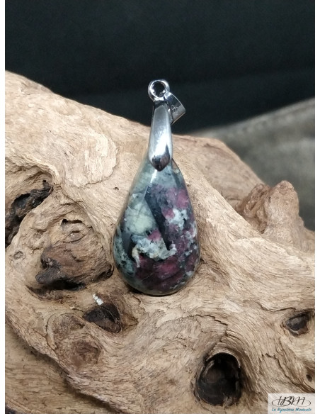 Pendentif en kämmerérite naturelle forme goutte d'eau de 30.4 * 17.6 mm de La Bijouterie Minérale