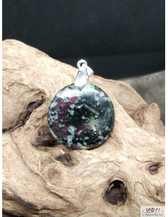 Pendentif en kämmerérite naturelle forme ronde de 29 mm de La Bijouterie Minérale 2