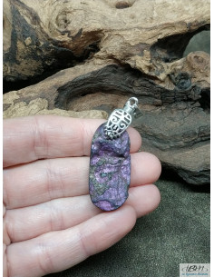 Pendentif en Purpurite de forme ovale longue de 33.3 * 15.1 mm rendu druze (non poli) de La Bijouterie Minérale