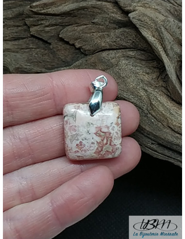 Pendentif en Rhodocrosite de 19.2 * 19.3 mm de forme carré de La Bijouterie Minérale