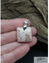 Pendentif en Rhodocrosite de 19.2 * 19.3 mm de forme carré de La Bijouterie Minérale