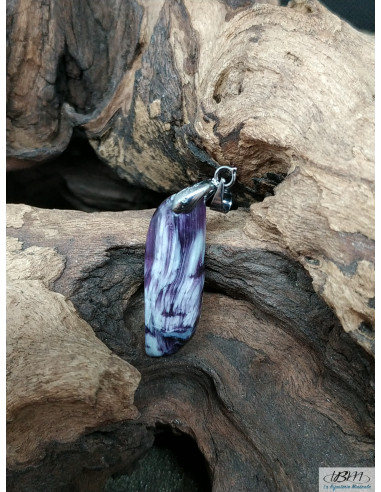 Pendentif en kämmerérite naturelle de 30.1 * 10.4 mm de La Bijouterie Minerale