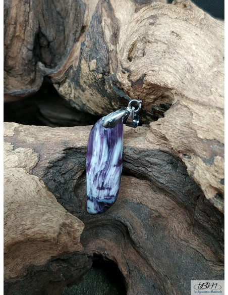 Pendentif en kämmerérite naturelle de 30.1 * 10.4 mm de La Bijouterie Minerale