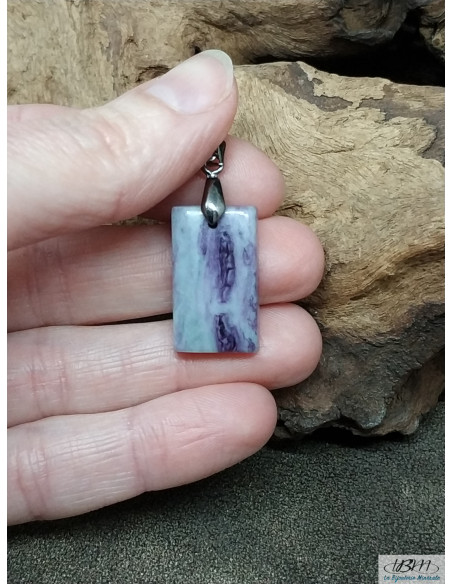 Pendentif en kämmerérite naturelle de 22 * 13.1 mm forme rectangle par La Bijouterie Minérale