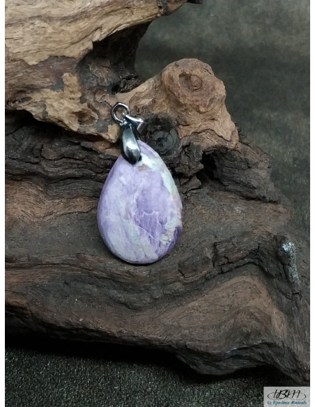 Pendentif en kämmerérite naturelle de 24.6 * 16.9 mm de forme goutte d'eau de La Bijouterie Minérale