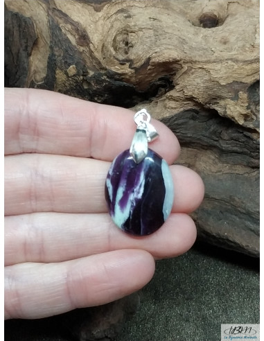 Pendentif en kämmerérite naturelle de 23 * 17.6 mm de forme ovale de La Bijouterie Minérale
