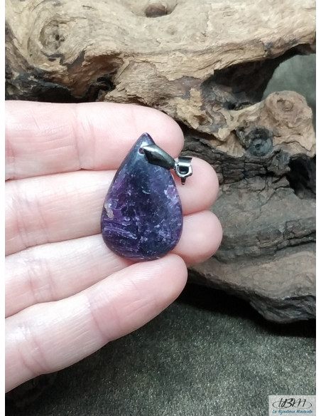 Pendentif en kämmerérite naturelle de 28 * 17.8 mm goutte d'eau de La Bijouterie Minerale