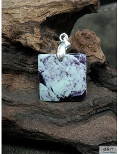 Pendentif en kämmerérite naturelle de 23.5 * 23.3 mm forme carrée de La Bijouterie Minerale 2