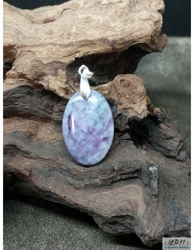 Pendentif en kämmerérite naturelle de 30.4 * 20.5 mm forme ovale de La Bijouterie Minerale