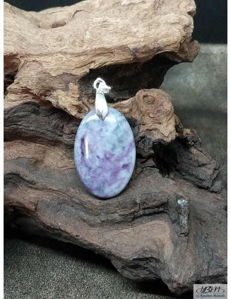 Pendentif en kämmerérite naturelle de 30.4 * 20.5 mm forme ovale de La Bijouterie Minerale