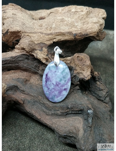 Pendentif en kämmerérite naturelle de 30.4 * 20.5 mm forme ovale de La Bijouterie Minerale