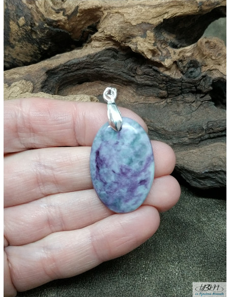 Pendentif en kämmerérite naturelle de 30.4 * 20.5 mm forme ovale de La Bijouterie Minerale