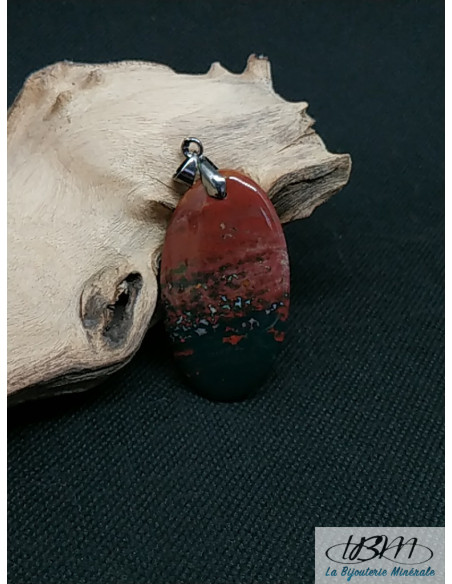 Pendentif d'Héliotrope (Pierre de sang) de 49 * 27 mm de forme ovale de La Bijouterie Minérale