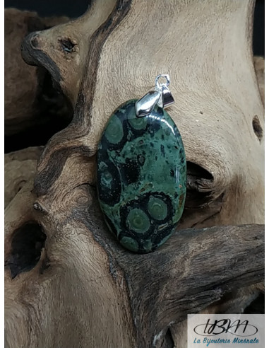 Pendentif jaspe Kambaba de 42.9 * 25.4 mm de forme ovale de La Bijouterie Minerale