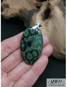 Pendentif jaspe Kambaba de 42.9 * 25.4 mm de forme ovale de La Bijouterie Minerale