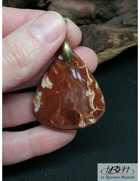 Pendentif en Agate Crazy-Lace de forme triangulaire de 37.2 * 32.6 mm de La Bijouterie Minérale