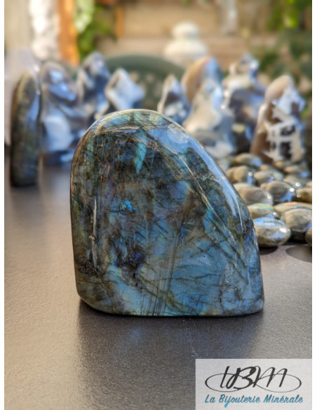 Bloc de labradorite poli en forme libre de La Bijouterie Minérale