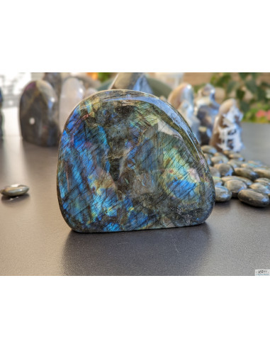 Bloc de labradorite poli en forme libre de La Bijouterie Minérale