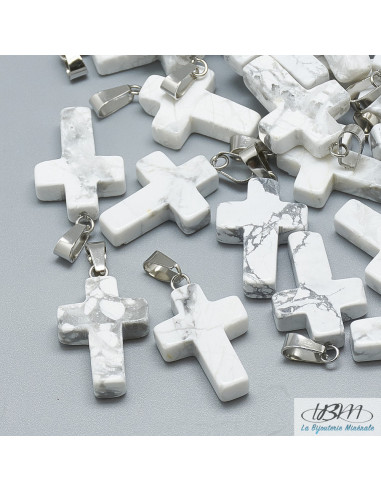 Petite croix en pendentif de howlite naturelle de La Bijouterie Minérale