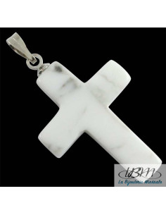 Petite croix en pendentif de howlite naturelle de La Bijouterie Minérale