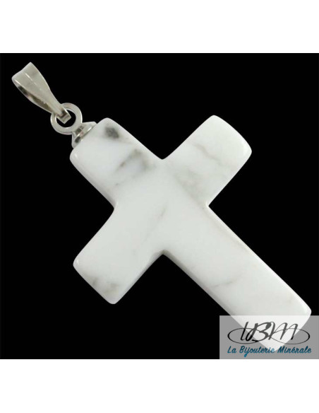 Petite croix en pendentif de howlite naturelle de La Bijouterie Minérale