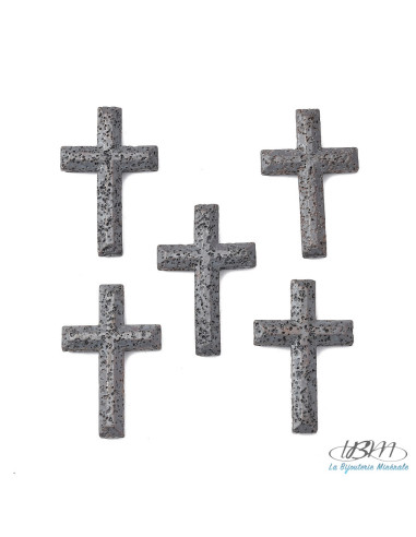 Croix en pendentif de pierre de lave massive de La Bijouterie Minérale