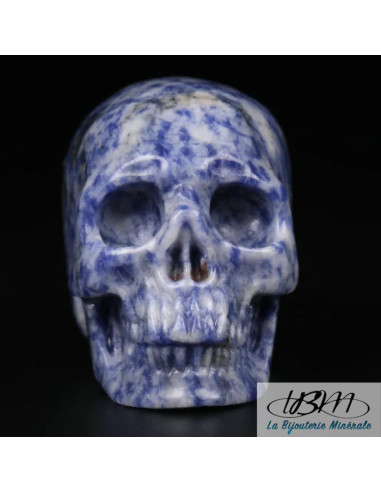 Crâne en Sodalite à points bleus de 5 cm de La Bijouterie Minérale