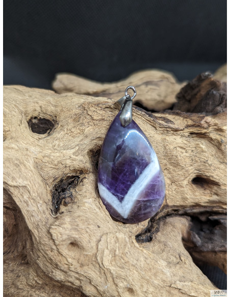 Pendentif en améthyste chevron de 39.5 * 23.1 mm de forme goutte de La Bijouterie Minérale