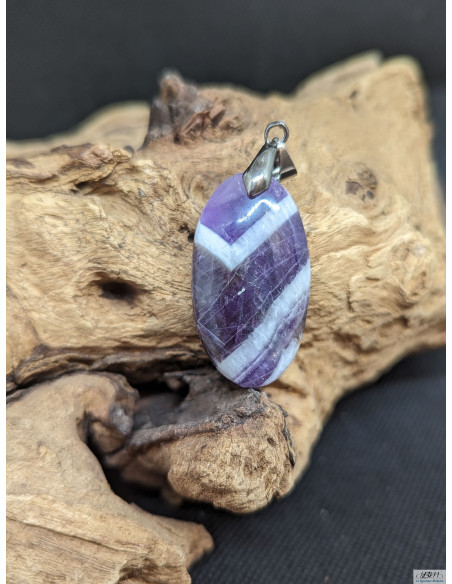 Pendentif en améthyste chevron de 35.5 * 19.6 mm de forme ovale de La Bijouterie Minérale