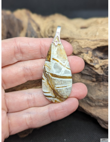 Pendentif cabochon d'Agate veine Wild Hopper de 46.5 * 21.7 mm par La Bijouterie Minérale