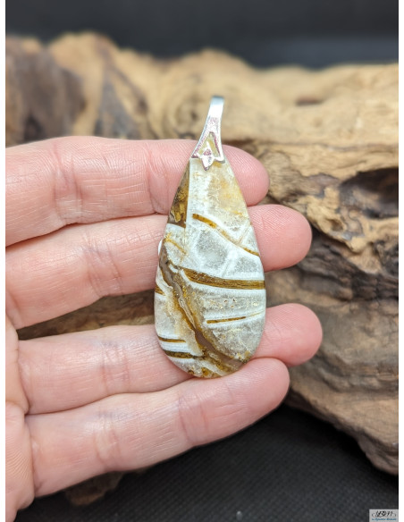 Pendentif cabochon d'Agate veine Wild Hopper de 46.5 * 21.7 mm par La Bijouterie Minérale