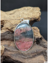 Pendentif cabochon de Rhodonite de 44.3 * 29.5 mm cerclé de métal argenté de La Bijouterie Minérale
