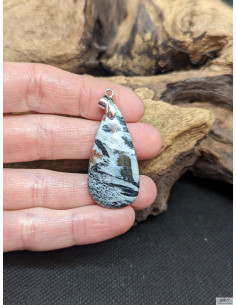 Pendentif d' Hornblende de 37.2 * 18.6 mm de La Bijouterie Minérale