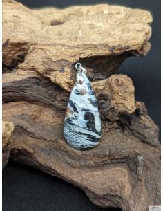 Pendentif d' Hornblende de 37.2 * 18.6 mm de La Bijouterie Minérale 2