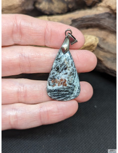 Pendentif d' Hornblende de 32.8 * 19.9 mm de La Bijouterie Minérale