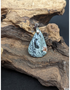 Pendentif d' Hornblende de 29.1 * 19.6 mm de La Bijouterie Minérale 2