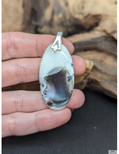 Pendentif d'Opale Dentritique forme ovale de 42.6 * 22.3 mm de La Bijouterie Minérale